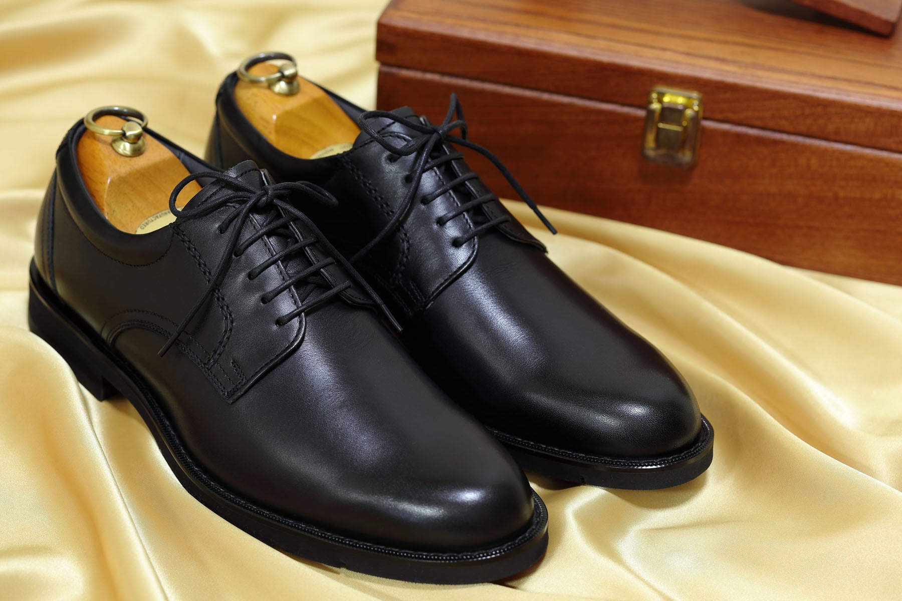 万能革靴プレーントゥの種類や歴史をご紹介します！ – London Shoe Make