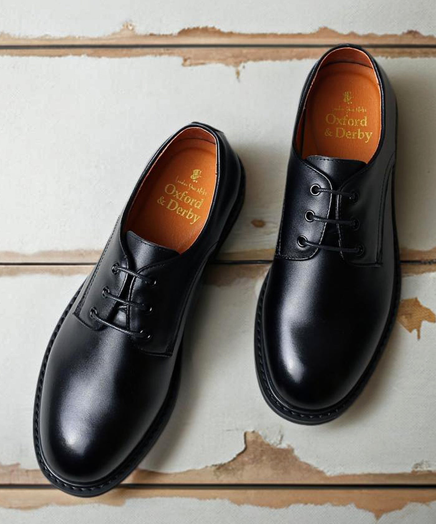 外羽根 プレーントゥ レースアップ シューズ 9004 ブラック／London Shoe Make Oxford and Derby